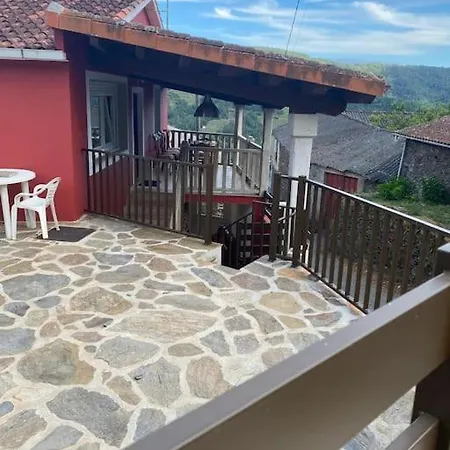 Casa Do Feligrés E Da Alsira Nogueira de Abaixo