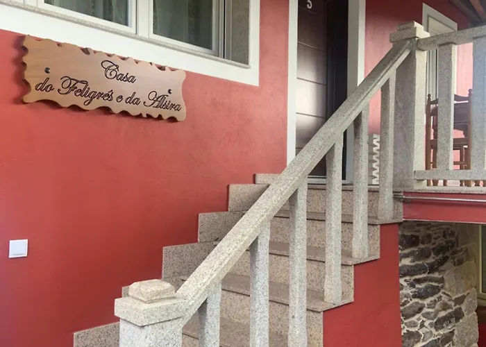 Casa Do Feligres E Da Alsira *